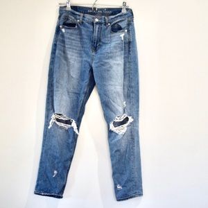 American Eagle Distressed Jeans. 4S